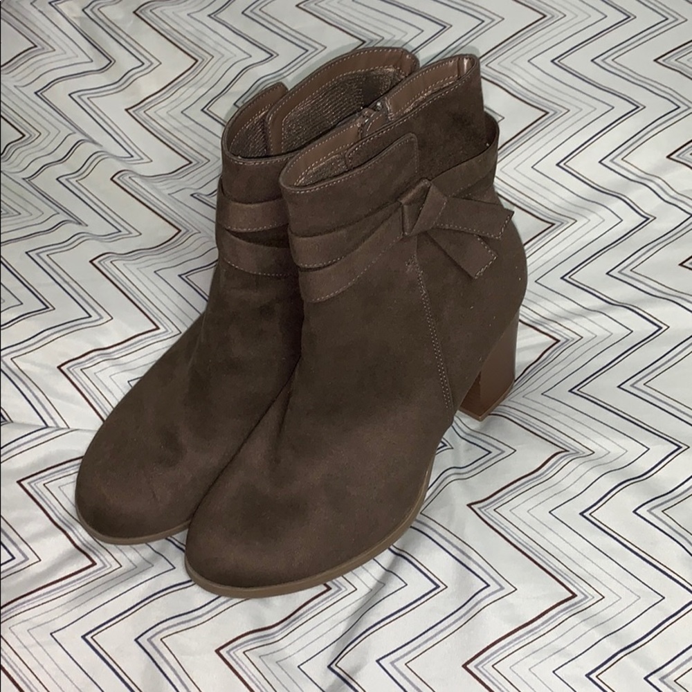 American Eagle heeled boots